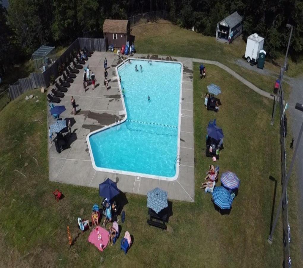 Fun Home 4 Endless Enjoyment With Game Room & Hot Tub Long Pond Extérieur photo